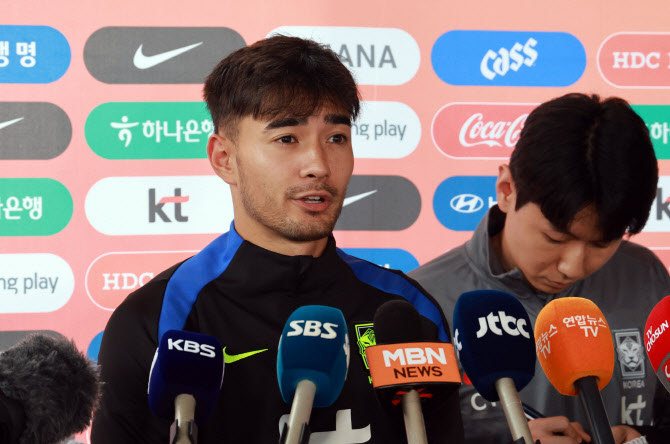 ‘국내서 첫선’ 앞둔 <b>카스트로프</b> “공항부터 환대받아 행복해”