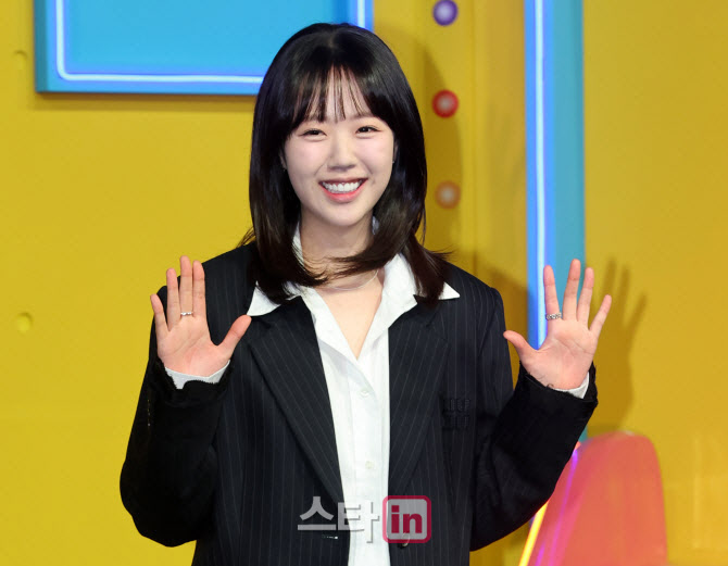 <b>지예은</b>, <b>갑상선 질환</b> 투병 중?…소속사 "개인 의료 정보 확인 어려워"