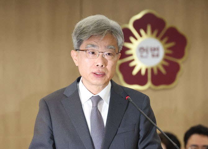 <b>헌재소장</b> "재판 독립, 국민 부여한 헌법재판 권한 행사"