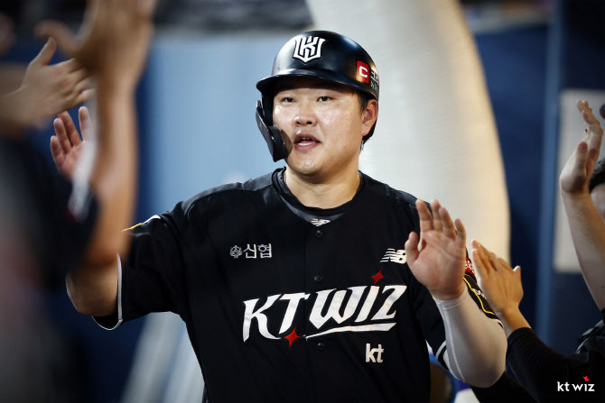'통산 215홈런-2019년 KS MVP' KT <b>오재일</b>, 현역 <b>은퇴</b> 선언