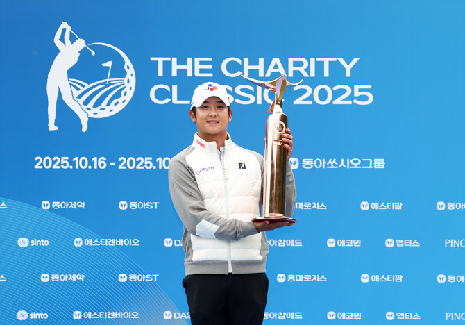 PGA Q스쿨 1차전 통과하고 온 <b>최승빈</b>, <b>더채리티 클래식 우승</b>컵 '번쩍'