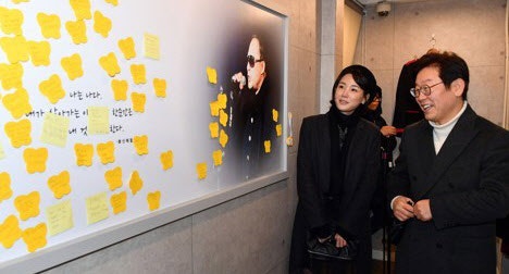 "잘 어울리십니다"...李대통령, '마왕' <b>무대의상</b> 입은 이유