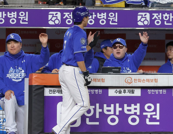 ‘한국시리즈 좌절’ 삼성 <b>박진만</b> “다 같이 박수치며 끝냈다”