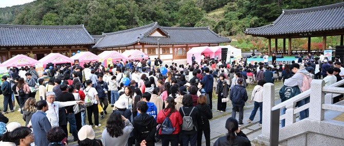 <b>김천김밥축제</b>, 개막 직후부터 인산인해…또 <b>김밥</b> 동났다