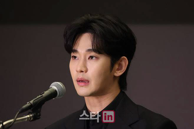 <b>김수현</b> 측 "고 <b>김새론</b> 미성년 시절 단 하루도 사귄 적 없어…증거 <b>조작</b>...