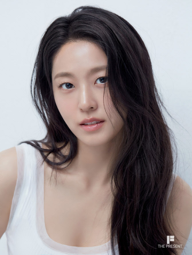 <b>김설현</b>, <b>더프레젠트컴퍼니 전속계약</b>…신세경·안효섭 한솥밥 [공식]