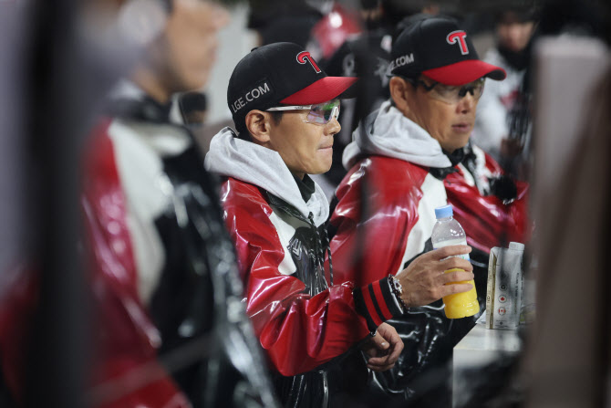 ‘<b>대역전극</b>’ <b>LG</b> 염경엽 “흔들리는 김서현 보며 승부 생각”