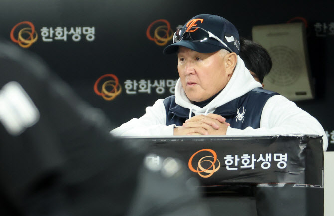 ‘5번째 KS <b>준우승</b>’ 한화 김경문 “항상 2등은 아쉬워”