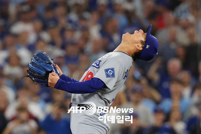 <b>야마모토</b>, <b>다저스</b> 영웅으로 우뚝...<b>다저스</b>, 25년 만에 WS 백투백 <b>우승</b>