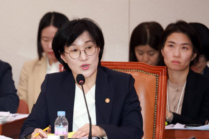 <b>원민경</b> “성평등부, 가장 기본 정책과제는 <b>구조적</b> 성<b>차별</b> 해소"