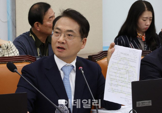 與박선원 “국정원, <b>김성태 대북송금</b> ‘도박 연계’ 가능성 시사“