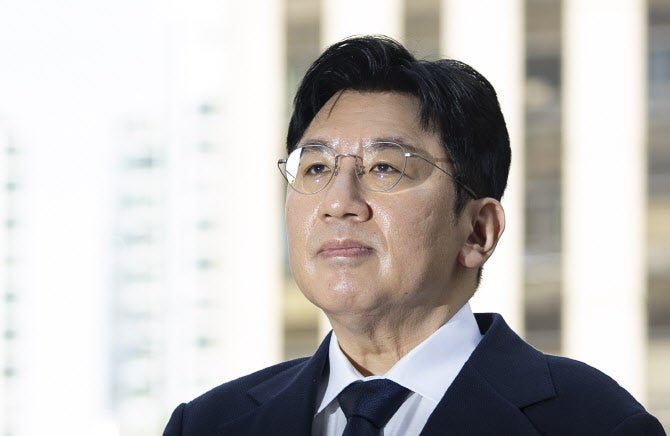 경찰, '하이브 상장 <b>부당이득</b>' <b>방시혁</b> 3차 조사
