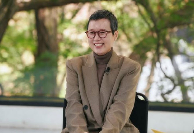 '<b>유방암</b> 투병' <b>박미선</b>, 짧은 머리로 '유퀴즈'서 "<b>생존신고</b>"