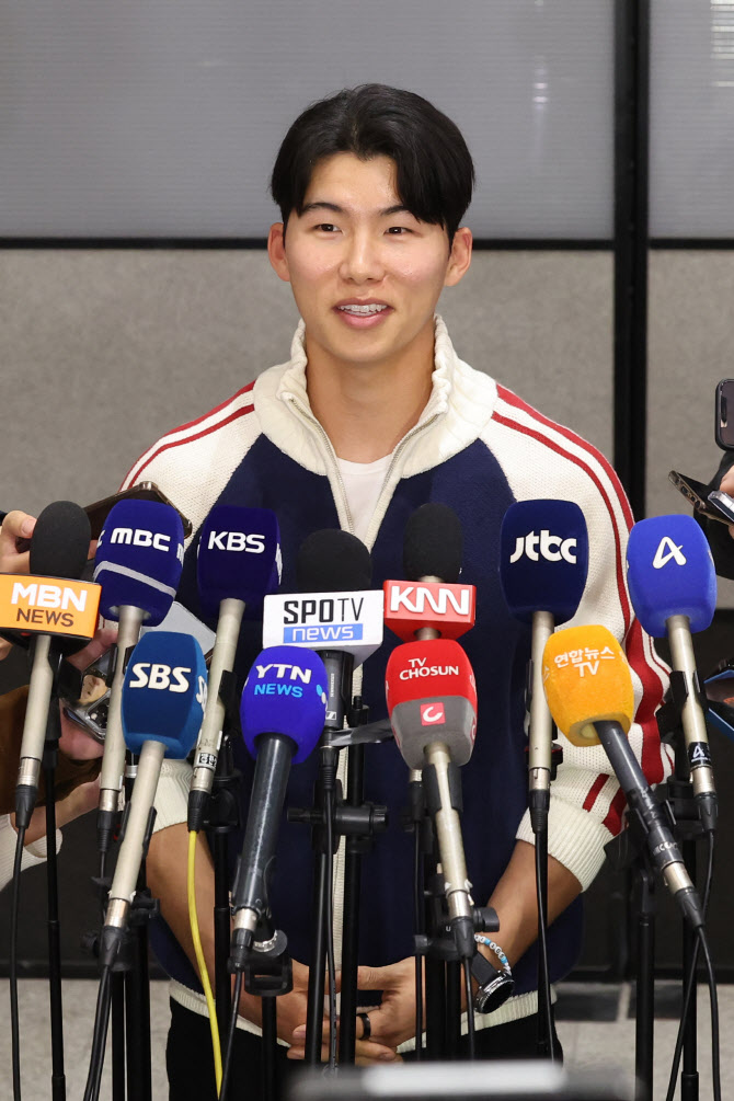 데뷔 첫 시즌에 'WS <b>우승</b>' <b>김혜성 금의환향</b>..."내 점수는 30점"