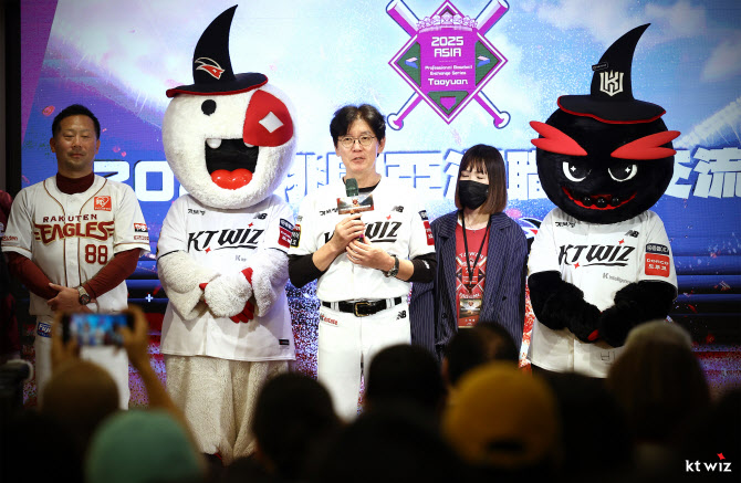 <b>KT위즈</b>, 亞프로야구 교류전 참가...<b>이강철</b> 감독 "젊음·생기 느끼길"