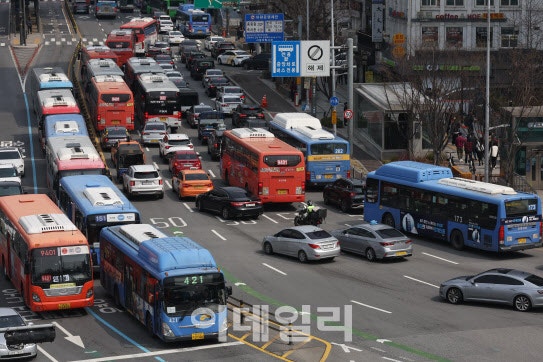 “수능날 <b>버스</b> 멈춰서나”…<b>서울 시내버스</b> 총파업 위기