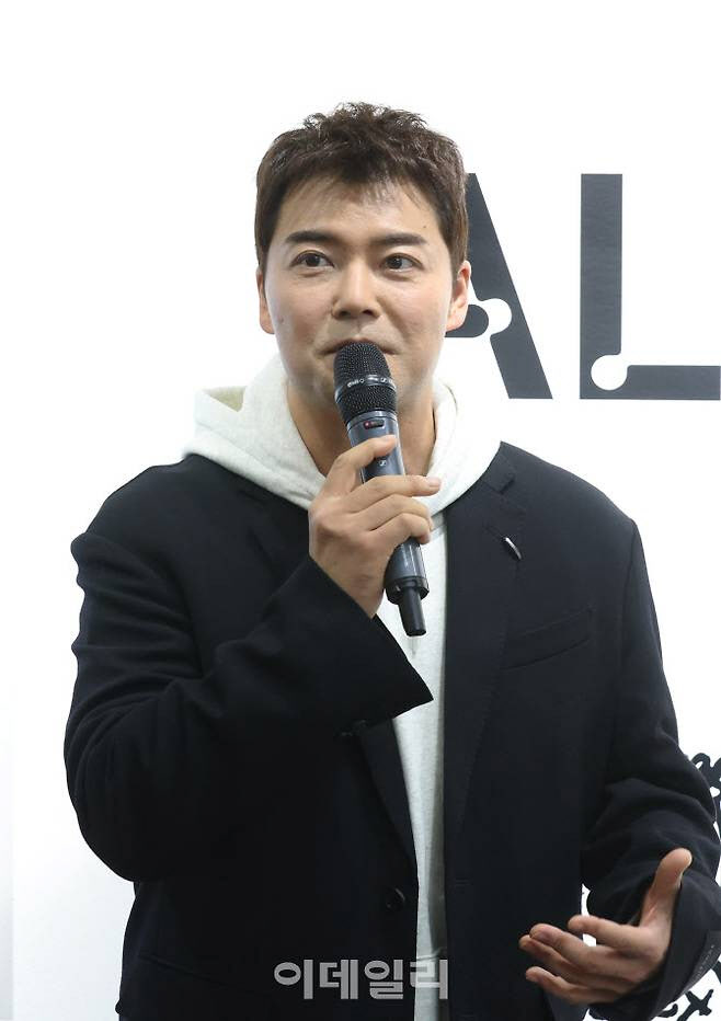 <b>전현무</b>, 생일에 <b>1억 기부</b>…환아·자립준비청년 의료비 지원