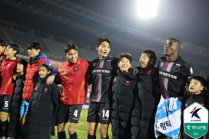 ‘가장 유리’ <b>부천</b>과 전남·이랜드 추격... 승강 PO 티켓 잡아라