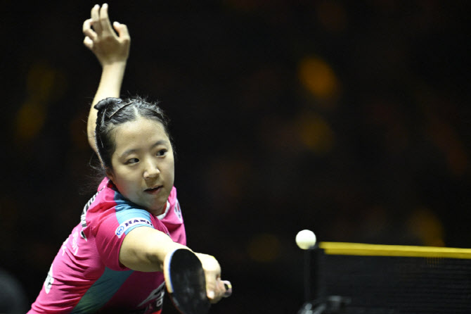 <b>신유빈</b>, WTT <b>챔피언스 4강</b>행…일본 새 간판 하리모토와 격돌