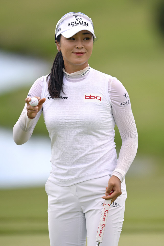<b>윤이나</b>, 일본에서 시즌 첫 <b>톱10</b>..토토재팬 공동 <b>10</b>위