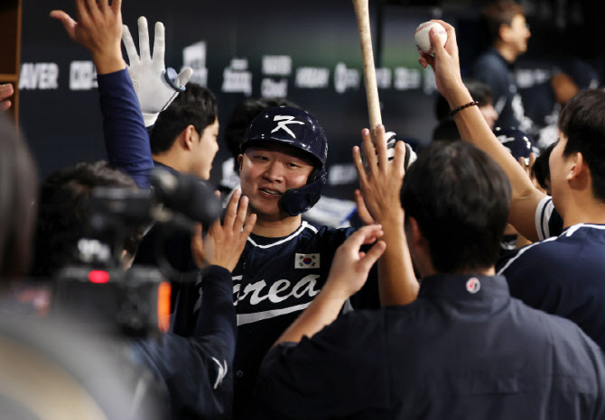 ‘17안타 폭발’ <b>야구 대표팀</b>, <b>체코</b>와 2차전서 대승