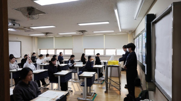 올해 <b>수능</b> 1교시 <b>결시율</b> 9.4%…5.1만명 결시
