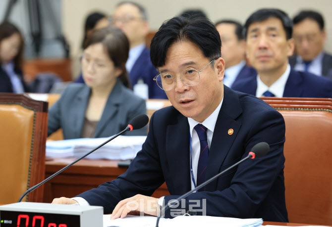 김영훈 장관 "<b>울산</b>발전소 사고 <b>원인</b> 철저히 <b>규명</b>"
