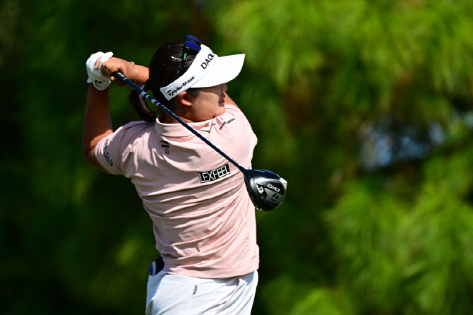 <b>유해란</b>, 3개월 만에 LPGA 투어 '<b>톱10</b>'…韓 9명 '쩐의 전쟁' 초대