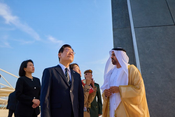 李대통령 “<b>UAE</b>와 새로운 백년대계 연다”…AI·원전·우주까지 <b>협력</b> 확...