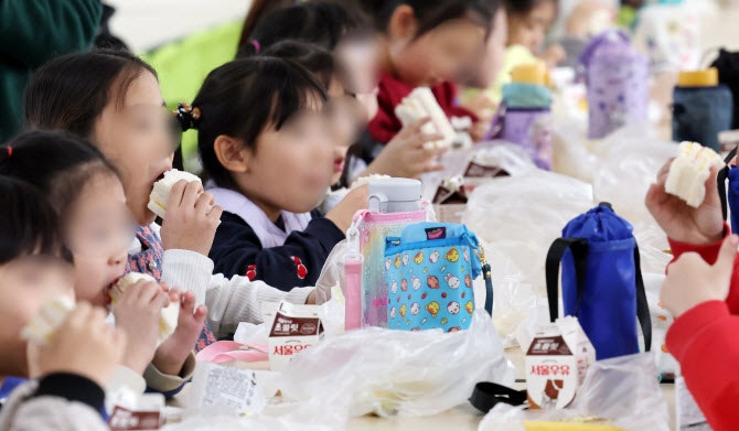 <b>학교비정규직</b>연대회의 오늘부터 총<b>파업</b>....’급식대란’ 빚어지나