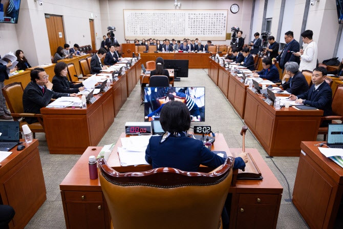 ‘K-스틸법’ 법사위 통과...<b>산업</b> 재편·저탄소 전환 지원