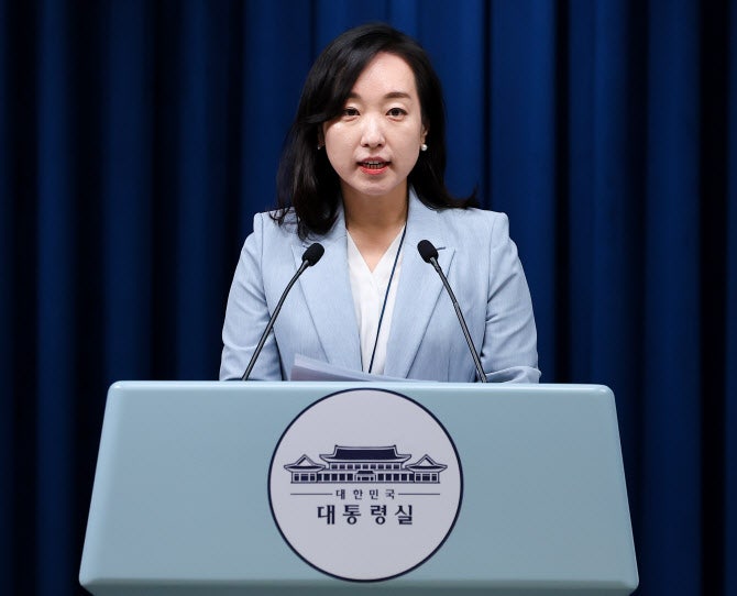 <b>대통령</b>실 “틱톡 등서 <b>대통령 사칭 계정</b> 확인…경찰, <b>수사</b> 착수”