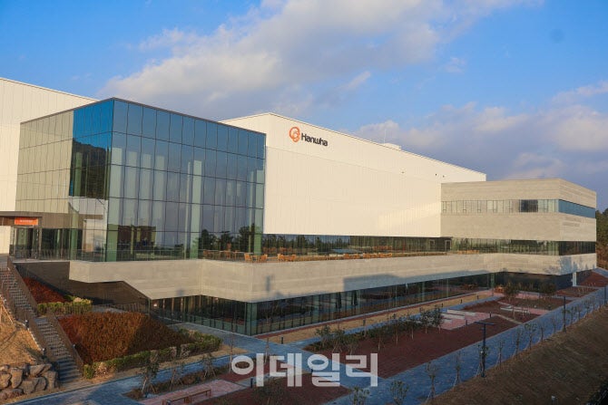 <b>한화</b>, <b>제주</b>에 민간 최대 <b>위성</b>제조 허브 구축…<b>위성</b> 연간 100기 <b>생산</b>