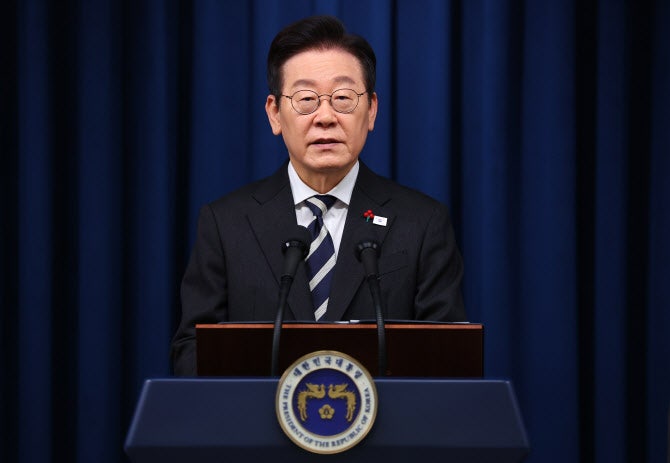 李 “12월 3일, ‘국민주권의 날’ 정할 것…국민들 노벨평화상 자격 있...