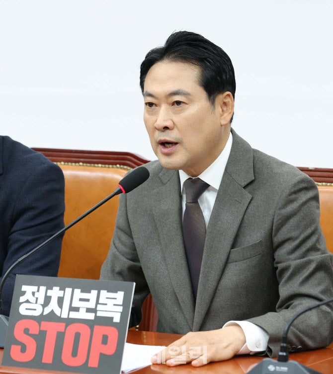 <b>장동혁</b> "<b>이재명</b>, 나치정권 <b>히틀러</b> 총통 꿈꿔…직접 국민 겁박"