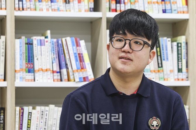 '불영어' 뚫은 <b>수능 만점</b>자…"분쟁 보며 의사 꿈꿨다"