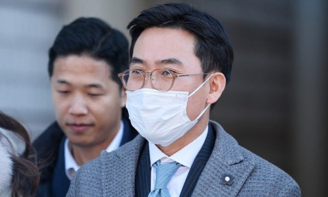 ‘<b>김건희 집사 게이트</b>’ <b>조영탁</b>, <b>구속</b>영장 발부…“증거인멸 우려”