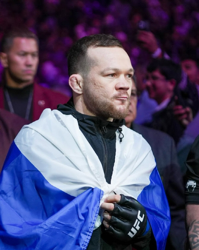 '1년 네 차례 방어전 무리였나' 메랍, 뼈아픈 판정패...얀, 새 <b>UFC</b> 밴텀급...