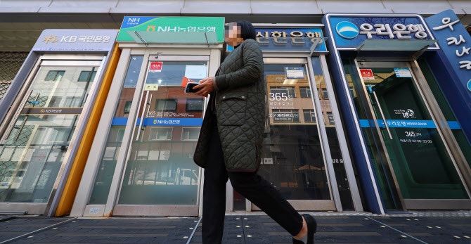 <b>대출</b> 창구 막히니, 주담대 <b>금리</b> '훨훨'