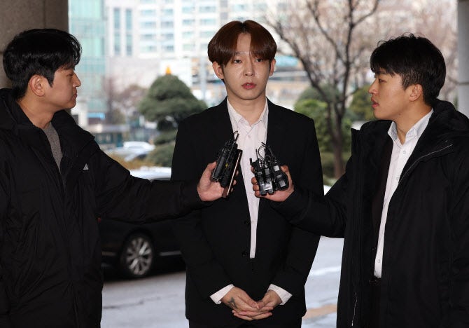 마약 집유 중 <b>음주운전</b>…<b>남태현</b>, 첫 재판서 "<b>혐의</b> 모두 <b>인정</b>"