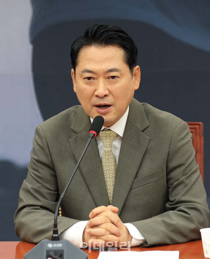 <b>장동혁</b>, 미 대사대리 만나 "핵잠 승인은 한미동행 전환점"