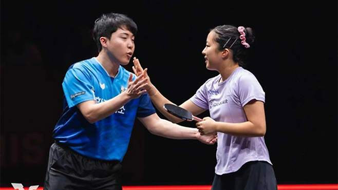 <b>임종훈</b>·<b>신유빈</b> 조, WTT 홍콩 파이널 3연승…조 1위로 <b>4강 진출</b>