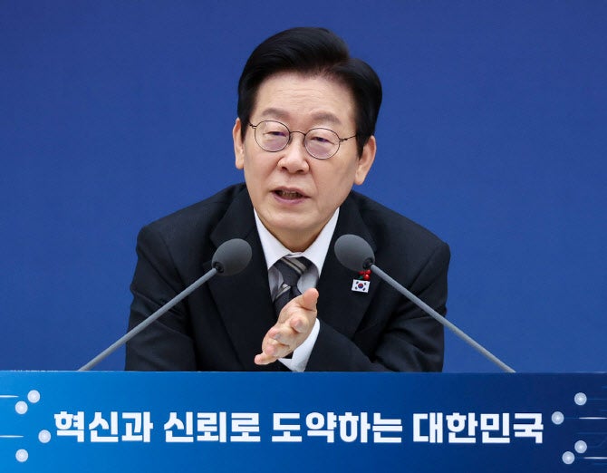 李대통령 언급으로 <b>논란</b> 된 ‘<b>환단고기</b>’란?