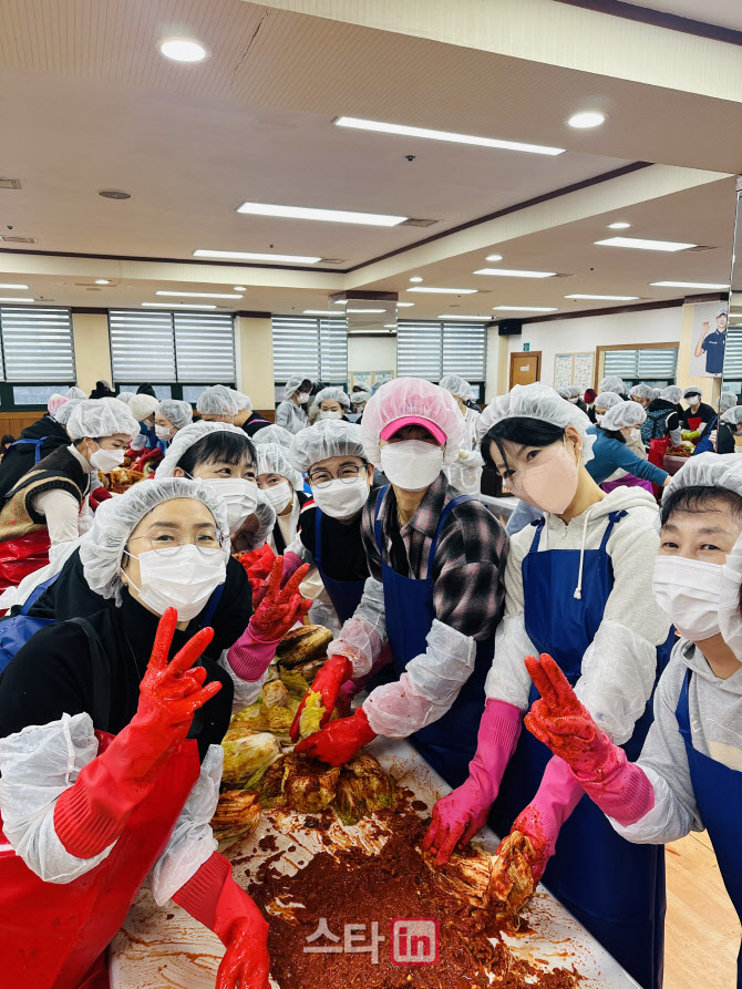 <b>박성현</b>, 팬과 함께 <b>김장 봉사활동</b> 참여