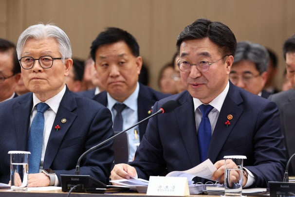 李, <b>혐오</b> 유발 <b>현수막 단속</b> 지시…정당<b>현수막</b> 특례 폐지 추진