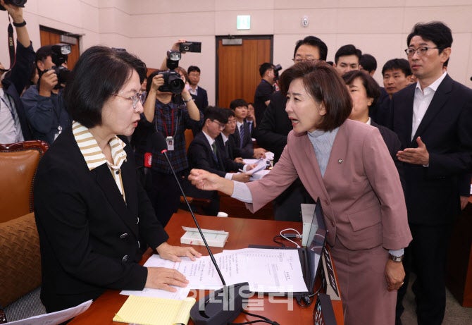 <b>허위조작정보 근절법</b>, 법사위 통과…국힘 "입틀막법" 반발 퇴장(상보)