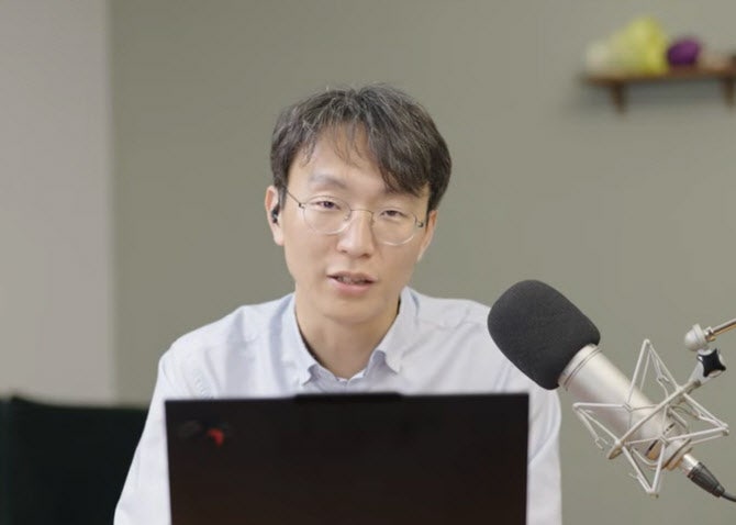 "불륜 아냐" vs "성적역할 강요"…경찰, '저속노화' <b>정희원</b> 사건 수사 ....