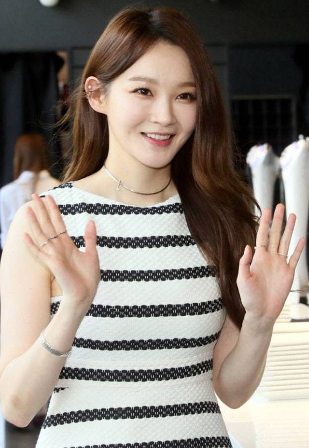 <b>강민경</b>, '<b>주사이모</b>' <b>논란</b> 사전 차단…"저와 전혀 무관"
