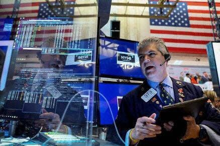 美증시, AI 위협업종 투매에 하락…코스피 흔들리나[뉴스새벽배송]