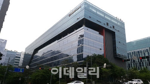 군인공제회 보유 '판교H스퀘어' 대출 5380억 만기 '코앞'...금리 낮아진... - 뉴스 썸네일 이미지